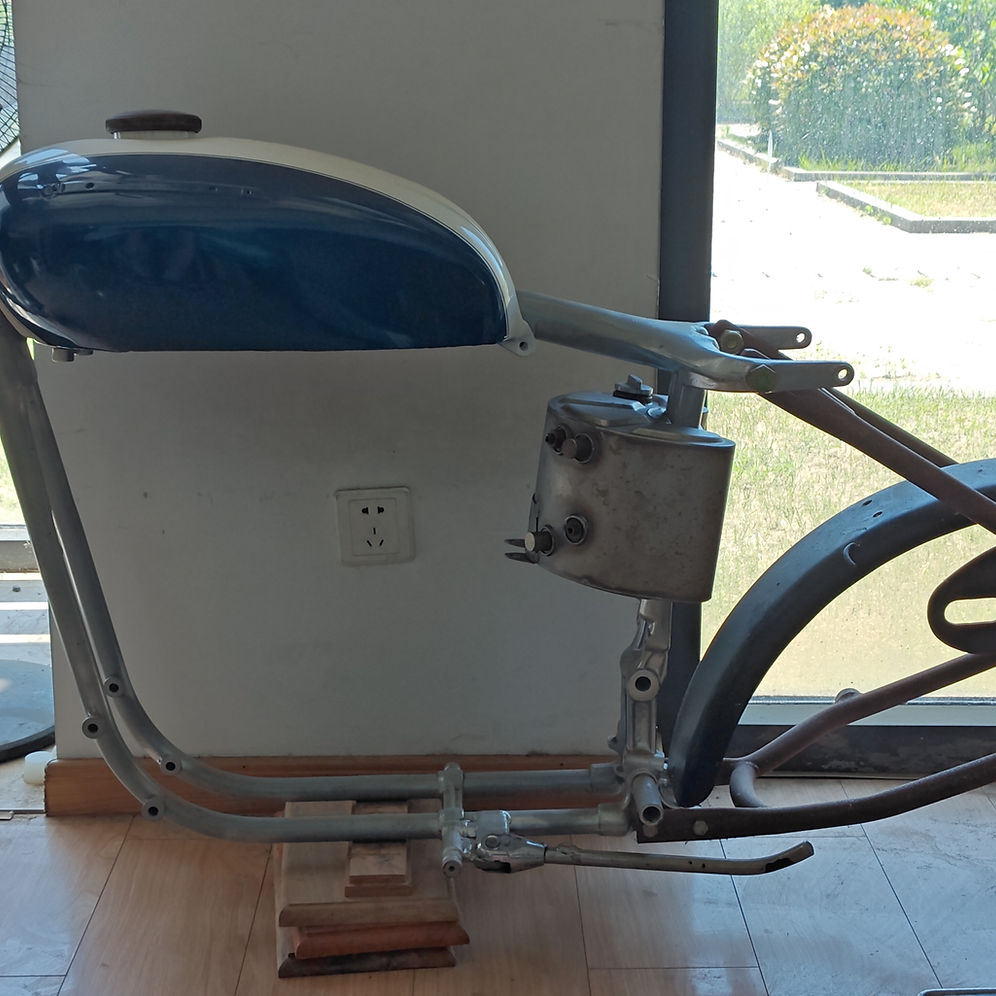 Horseshoe Oil Tank for Ironhead & K Model - Image 6