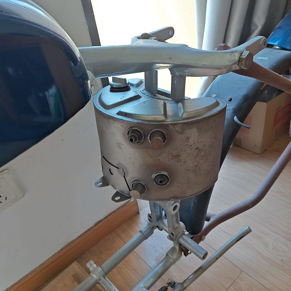 Horseshoe Oil Tank for Ironhead & K Model - Image 8