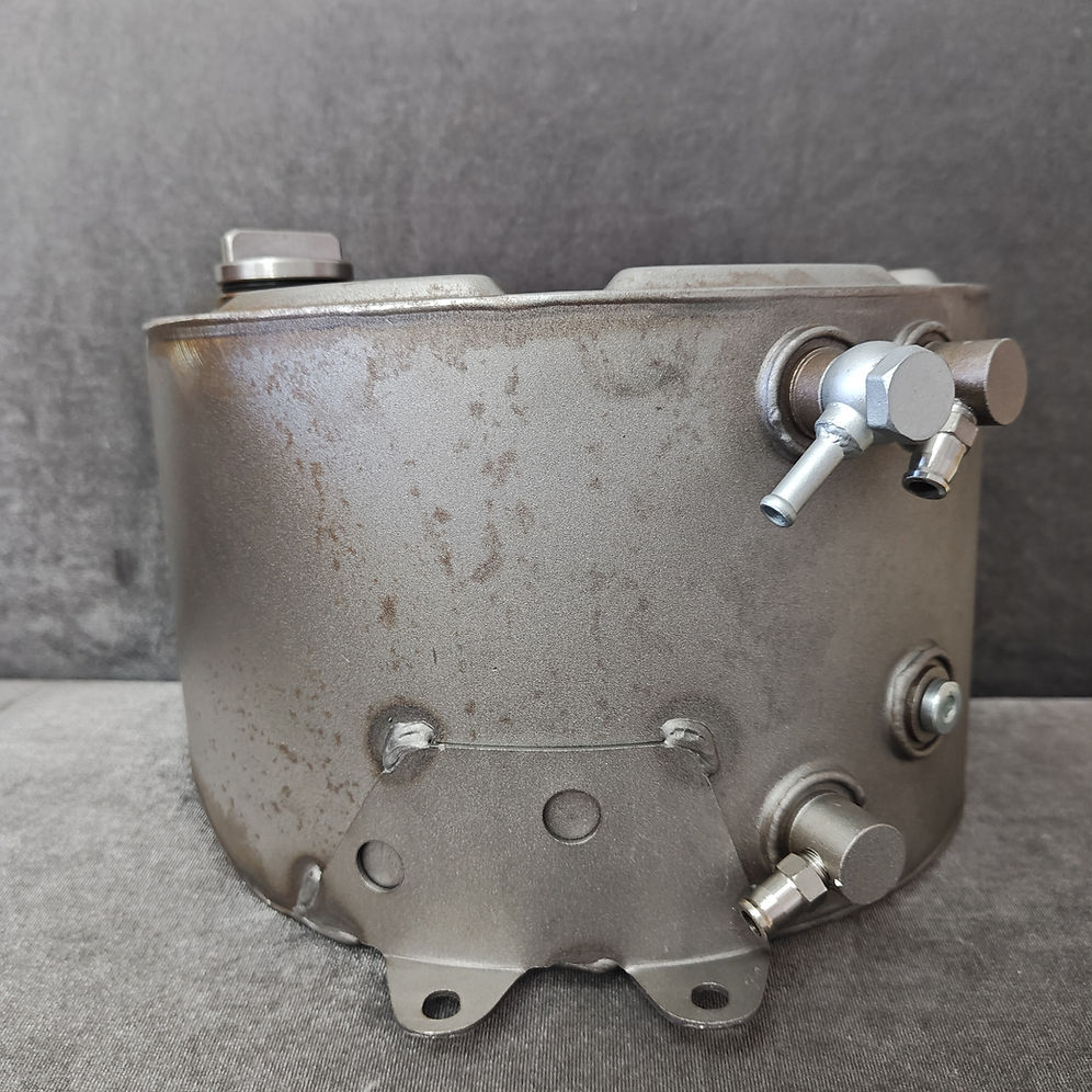 Horseshoe Oil Tank for Ironhead & K Model - Image 9