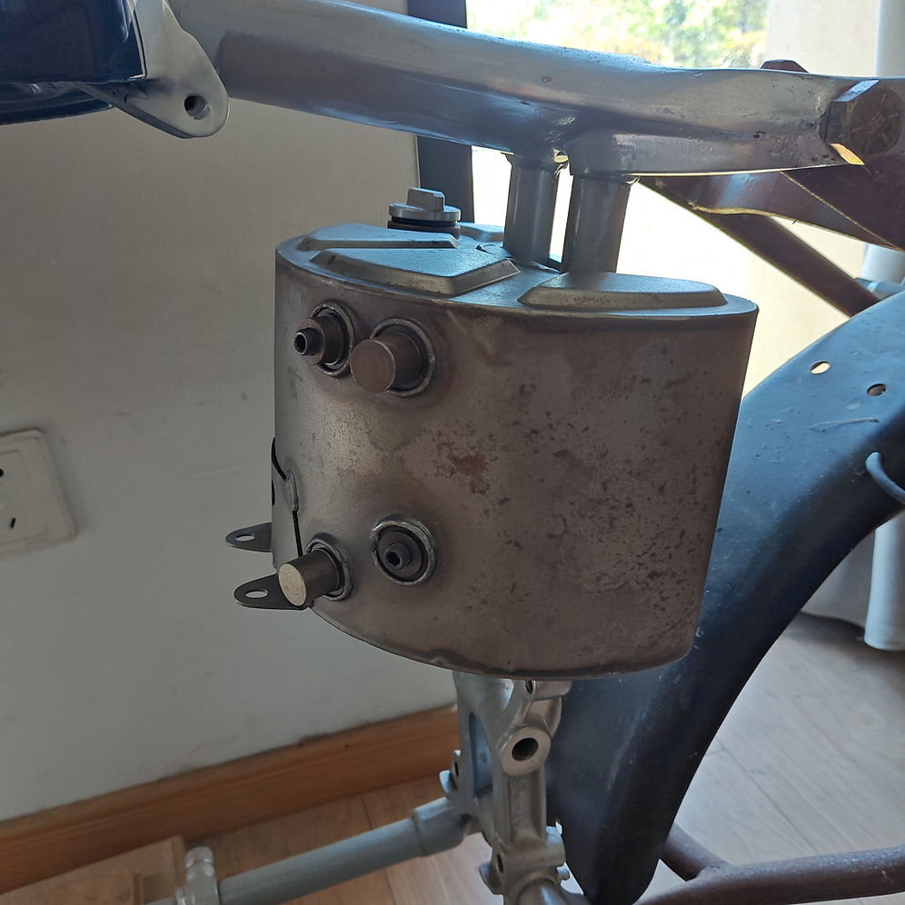 Horseshoe Oil Tank for Ironhead & K Model - Image 7