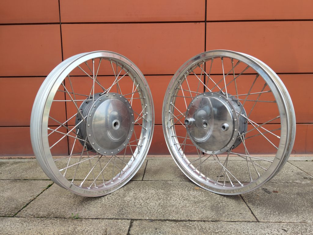 21 * 1.85" H Aluminum Wheel With Hamburger Drum Brake